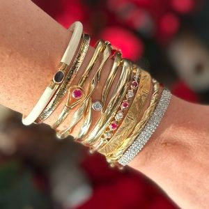 ✨Hello!✨ Welcome to my closet! Here are a few facts about my items ✨🛍️